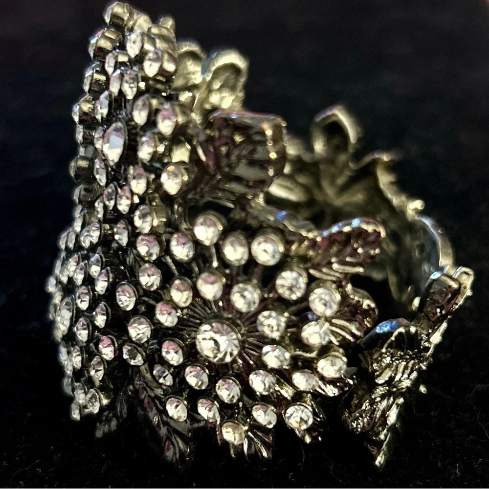 💎YIKES! I’m blinded by the bling!  Vintage Crystal BLING 🌺 Hinged Cuff Bracelet - Picture 5 of 9